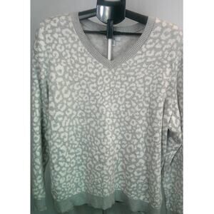 Croft & Barrow Women's XXL V-Neck Sweater Gray White Leopard